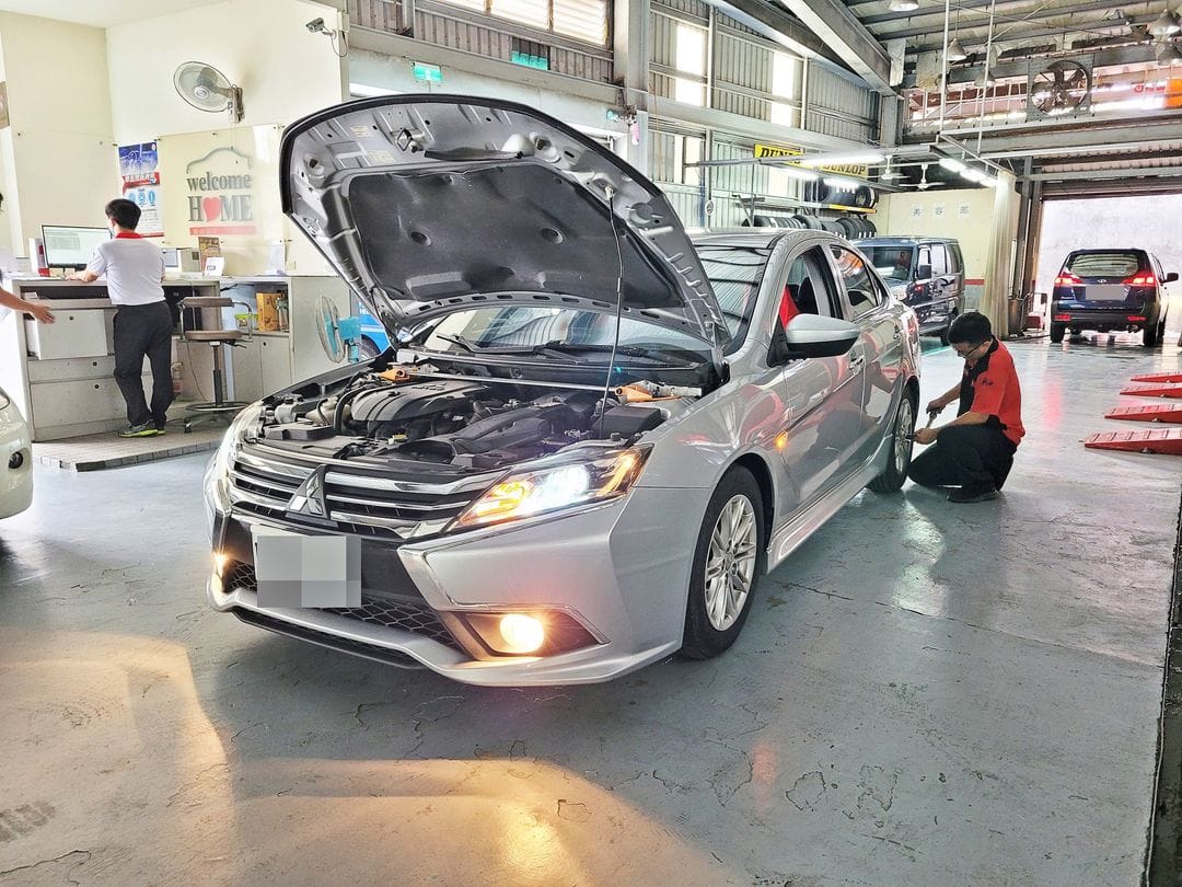 17' 銀 Grand Lancer 原廠做10萬公里保養
