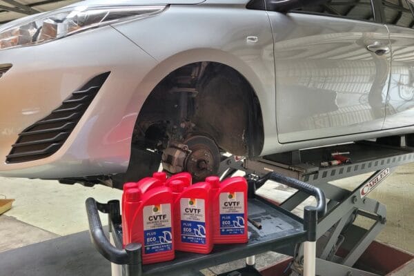 20′ Yaris 銀 拆洗變速箱油底殼
