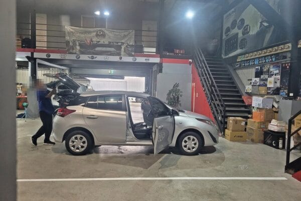 20′ 銀 Yaris 交車前保養