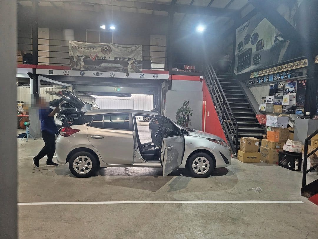 20' 銀 Yaris 交車前保養