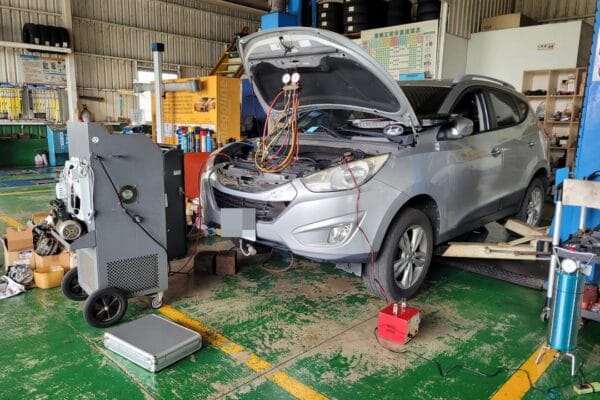 13′ 銀 Hyundai ix35更換壓縮機