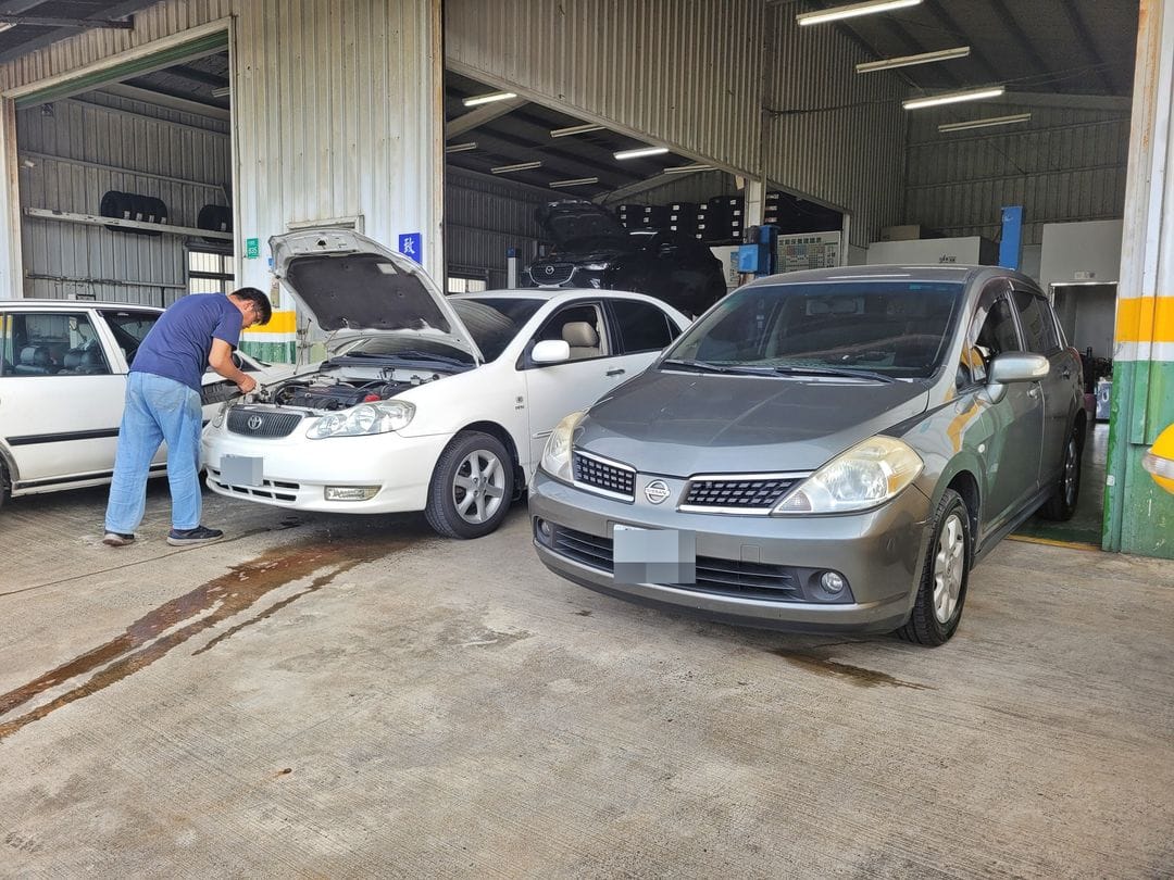 捕獲兩台車在鉎富保養～