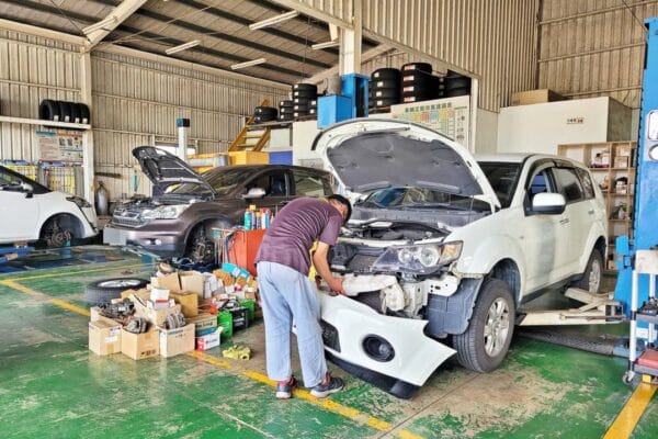 10′ CR-V & 10′ Outlander 到鉎富做定保