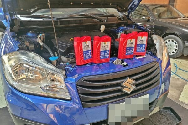 14′ 藍 SX4C 拆洗變速箱油底殼(里程9.5萬公里)
