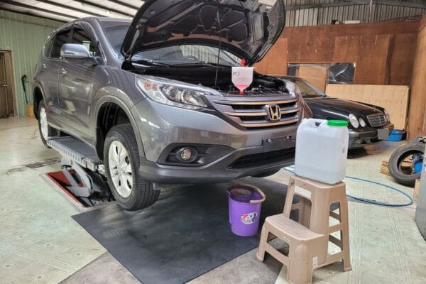 14′ 灰 CR-V 更換水箱水