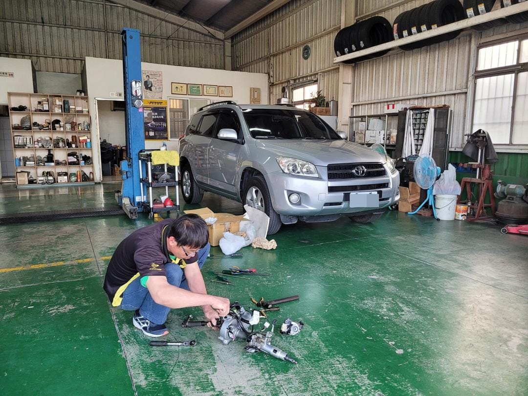 11' 銀 RAV4 維修方向機柱