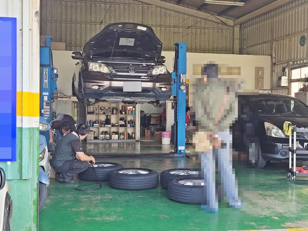 12' 棕 CR-V 更換全車避震/換新輪胎(Dunlop PT5)