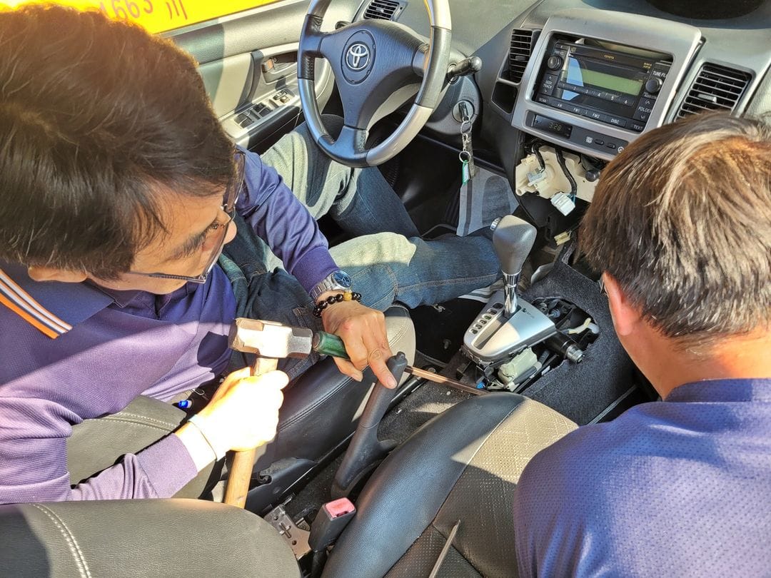 09' Toyota Vios 拆除排檔鎖