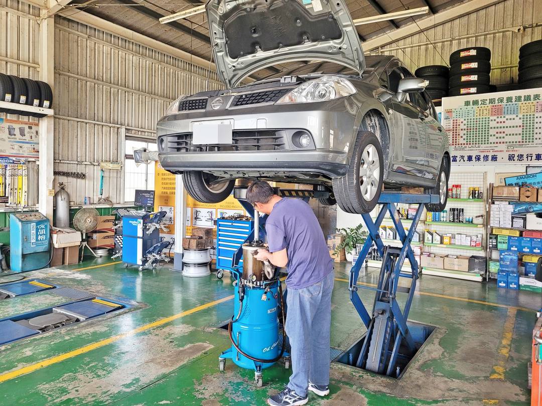 11' 灰 Nissan Tiida 做14萬多公里保養