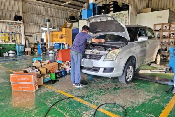 08′ 銀 Suzuki Swift 更換全車避震