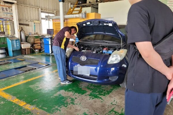 06′ 藍 Toyota Yaris 外皮帶調整