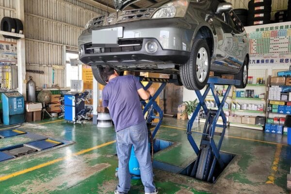 11′ 灰 Grand Livina 交車前保養