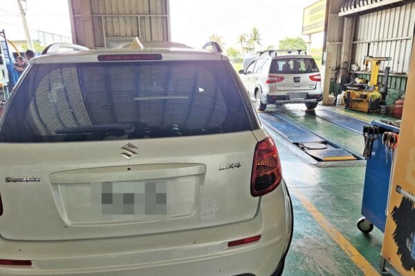 11′ 白 SX4 & 17′ 銀 Livina
