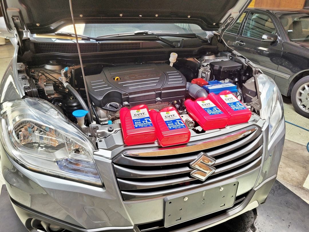 拆洗到一半，客人來賞車😄
