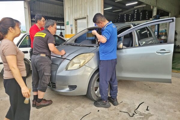 修車的分工 – 玻璃行