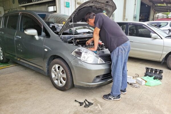 11′ 灰 Nissan Tiida 更換點火線圈