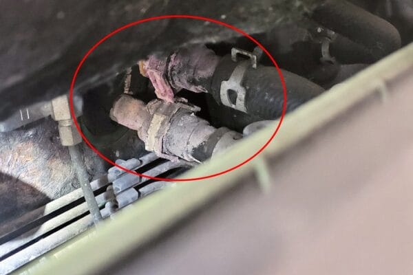 08′ 綠 Mazda 2 更換熱水管快速接頭