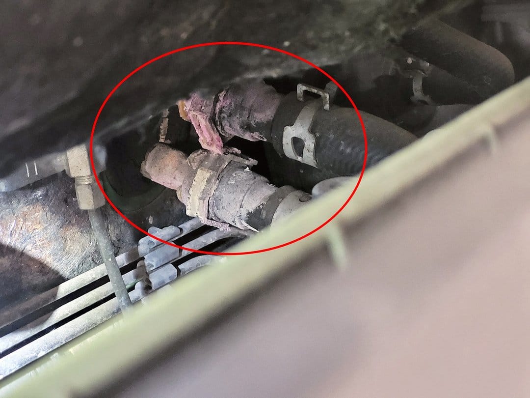 08' 綠 Mazda 2 更換熱水管快速接頭