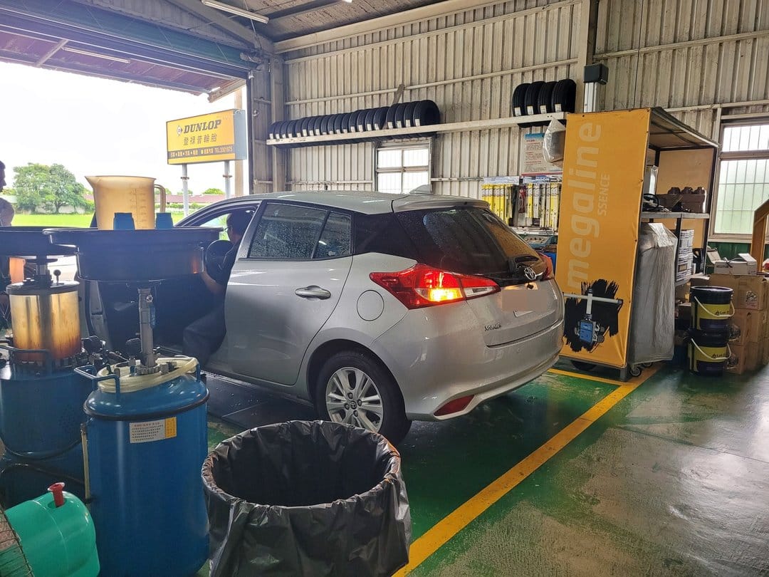 19' 銀 Yaris & 17' 銀 Livina 定保