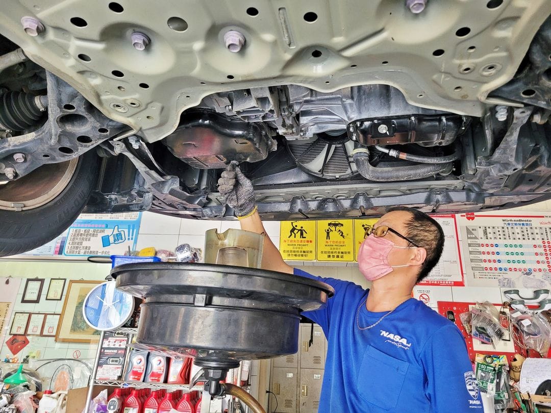 20' 淺藍 Corolla Cross 拆洗變速箱油底殼
