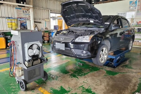 08′ 黑 Ford Focus 更換壓縮機離合器組