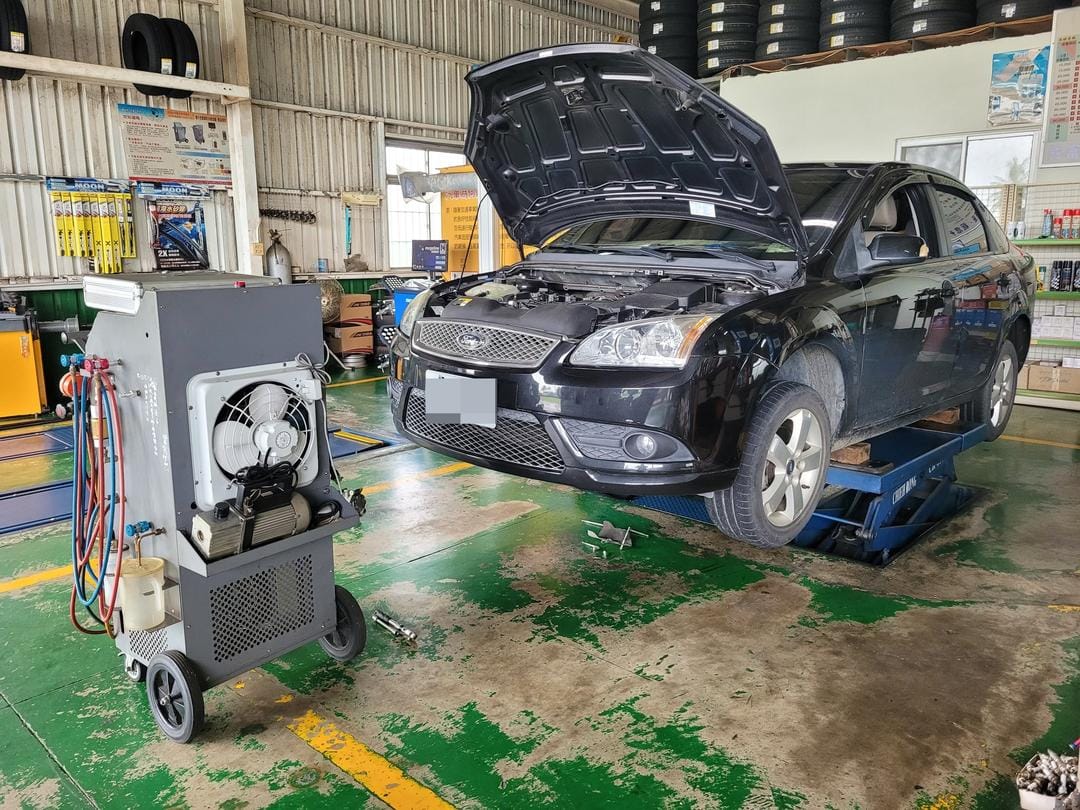 08' 黑 Ford Focus 更換壓縮機離合器組