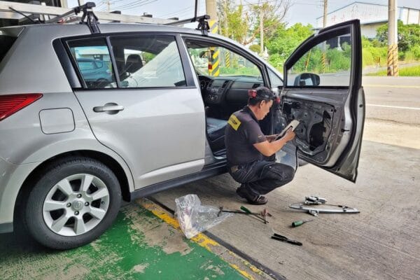 Nissan Tiida 更換電動窗升降機