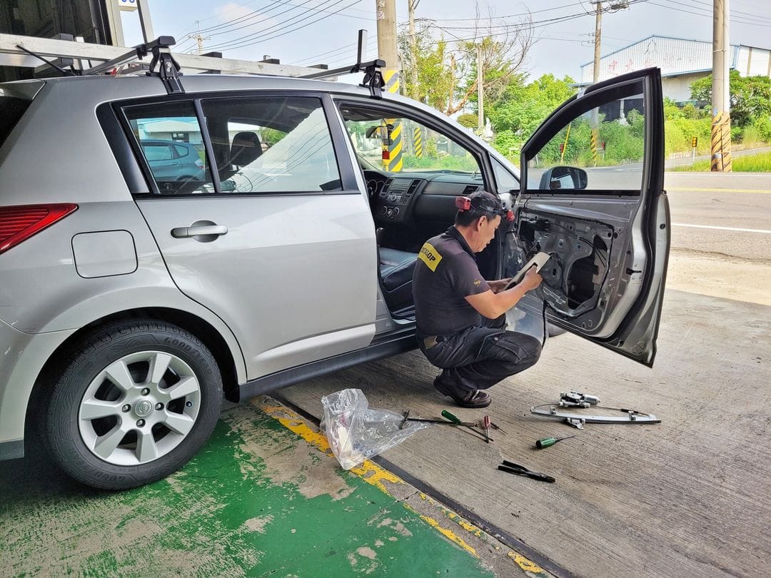 Nissan Tiida 更換電動窗升降機