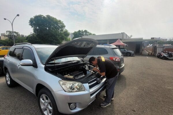 11′ 銀 RAV4 更換電瓶