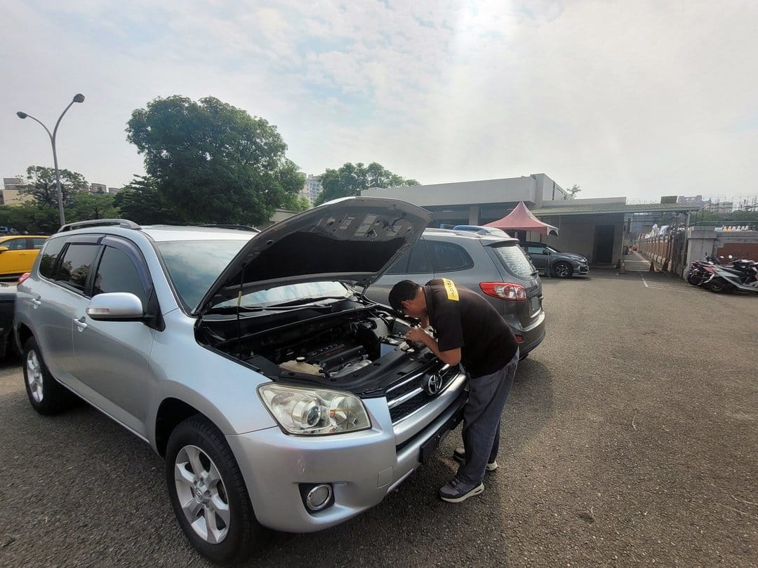 11' 銀 RAV4 更換電瓶