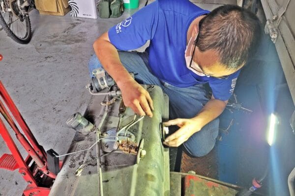 10′ 白 得利卡 更換油桶浮標