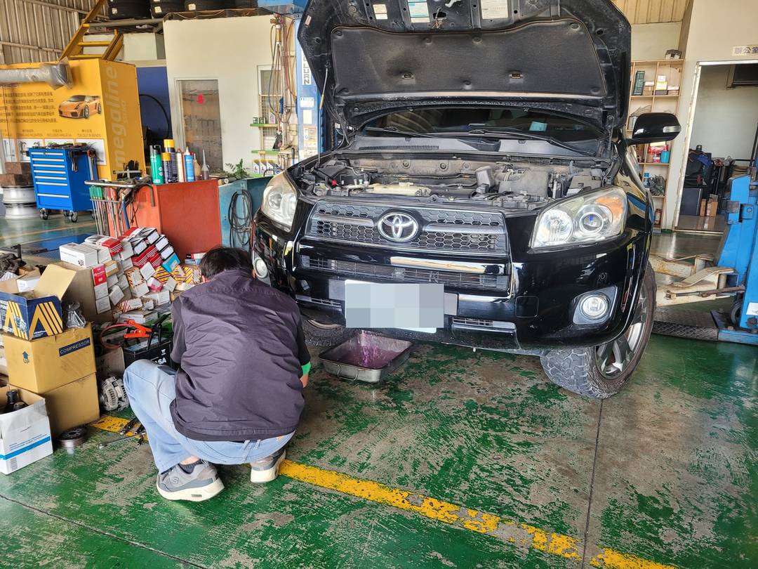 09' 黑 RAV4 更換水泵浦
