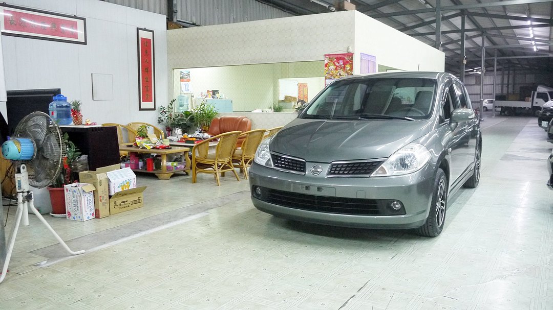 佳馬汽車於歸仁區在地經營超過六年半(今年準備邁入第七年)，憑藉著實車實況實價、精選品質、售後服務，造福歸仁、關廟、仁德及鄰近區的鄉親們，假日照常營業(8:00～21:00)，歡迎來店賞車！！！