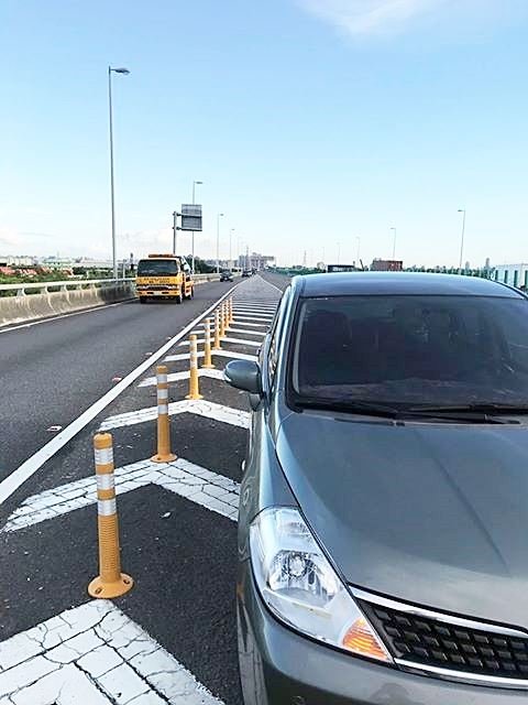 終於知道，鐵製引擎下護板的功用了…..