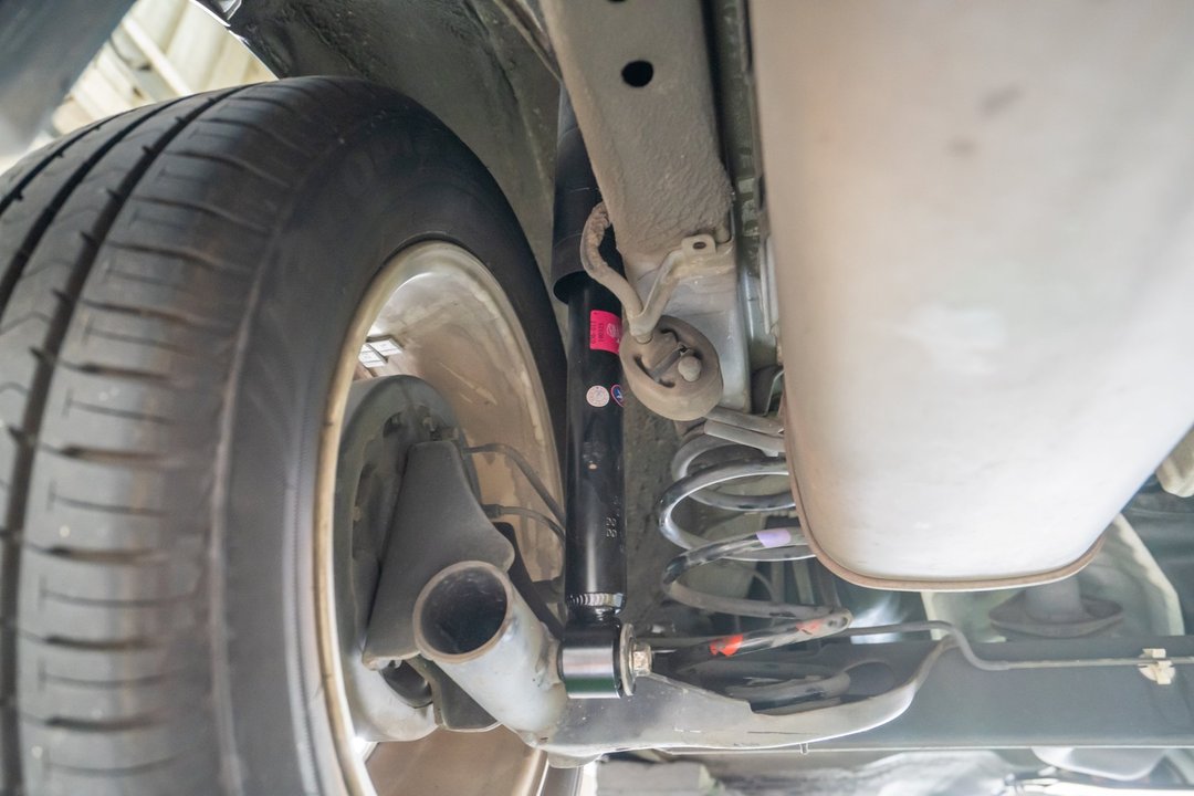 Nissan Tiida 更換後避震器！