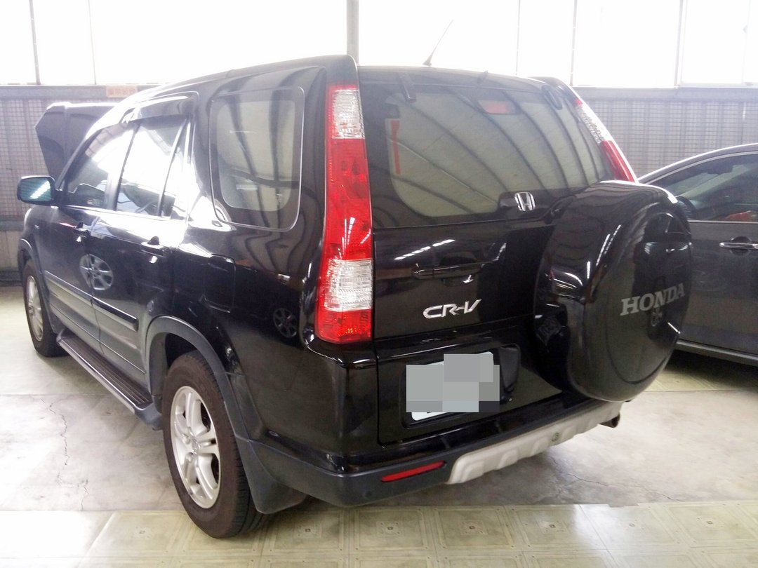 哪有人顧車顧成這樣的…..