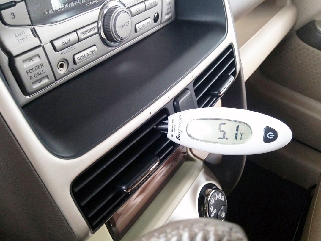 哪有人顧車顧成這樣的…..