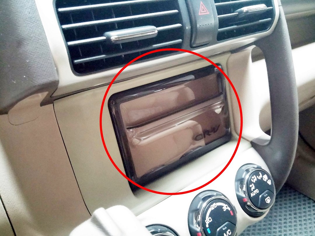 哪有人顧車顧成這樣的…..