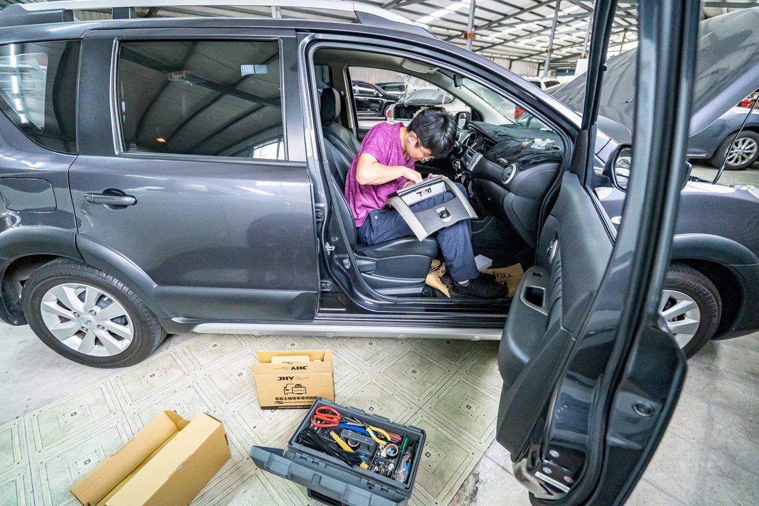 Nissan Livina 安裝影音囉~