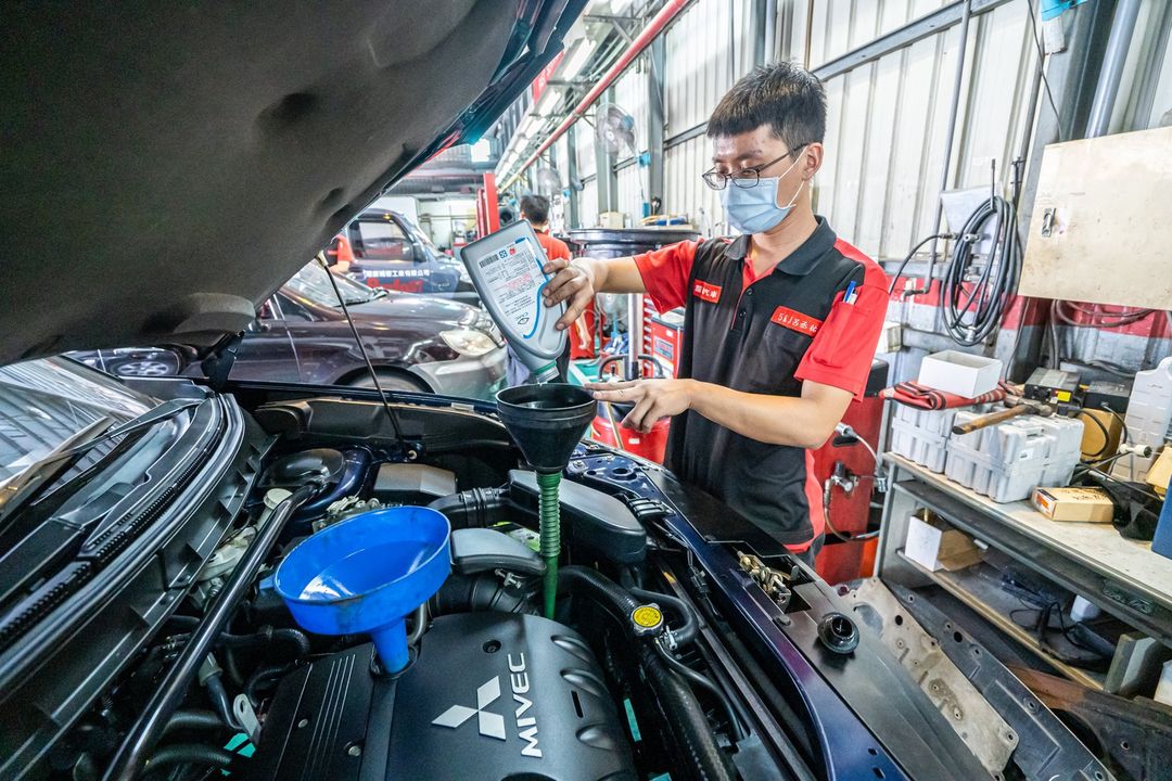 Mitsubishi Outlander 更換變速箱油 & 水箱水