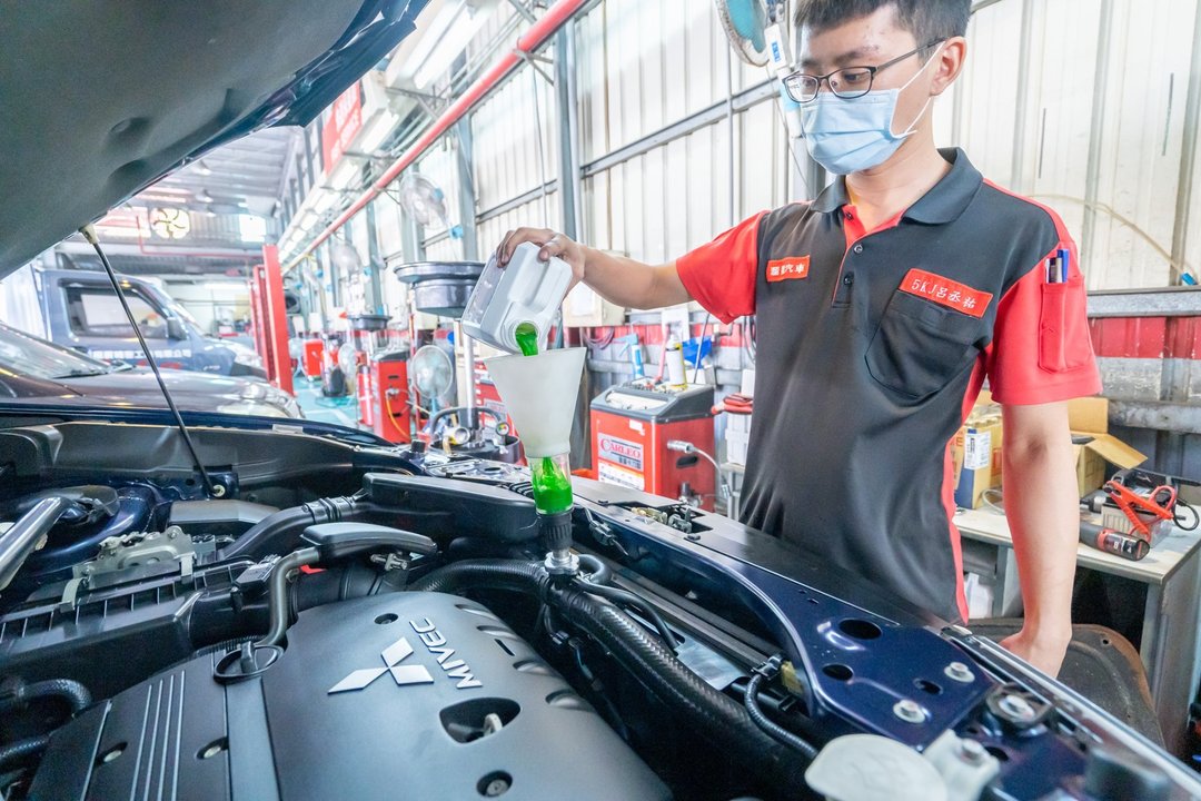 Mitsubishi Outlander 更換變速箱油 & 水箱水
