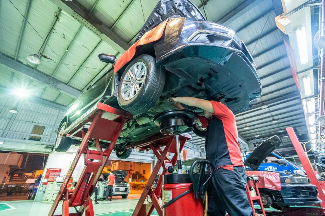 Mitsubishi Grand Lancer 回匯豐仁德廠保養囉～