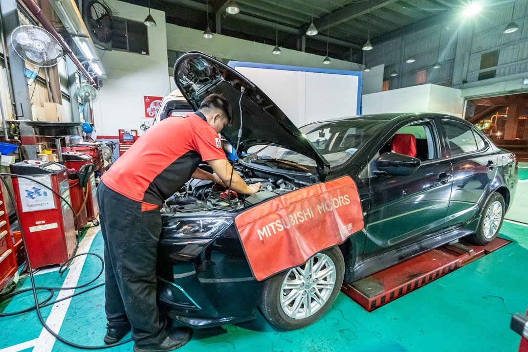 Mitsubishi Grand Lancer 回匯豐仁德廠保養囉～