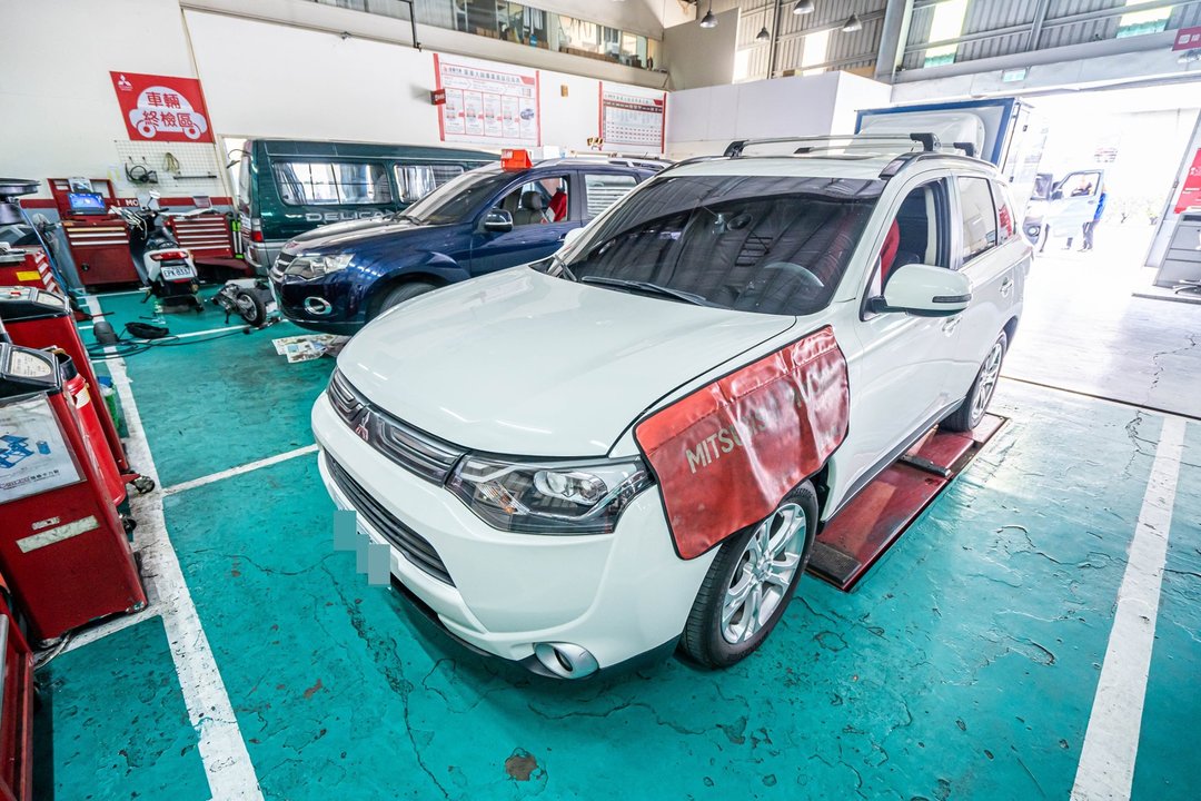 Mitsubishi Outlander 回仁德廠保養囉～