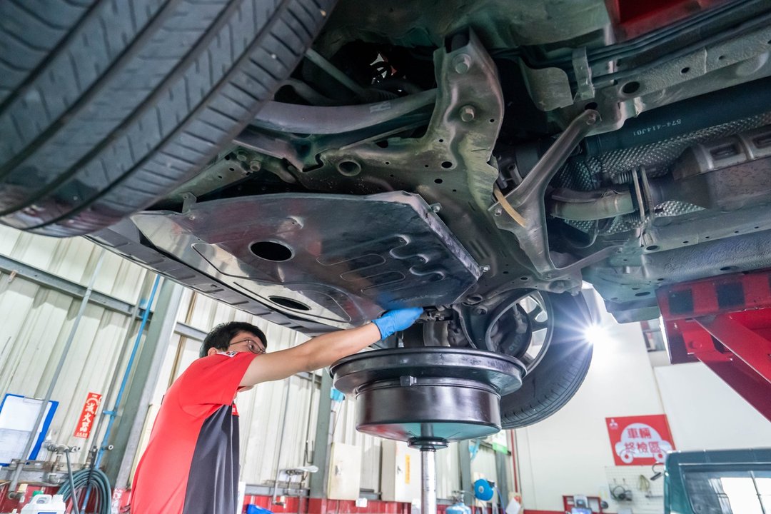 Mitsubishi Outlander 回仁德廠保養囉～