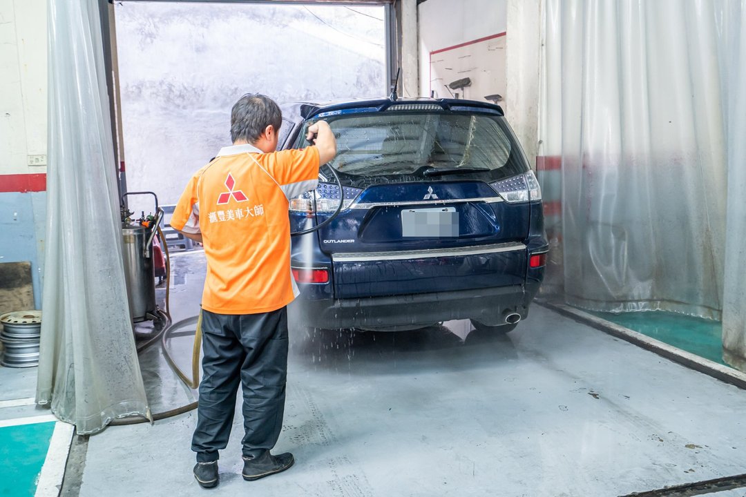 Mitsubishi Outlander 回匯豐仁德廠做定保~