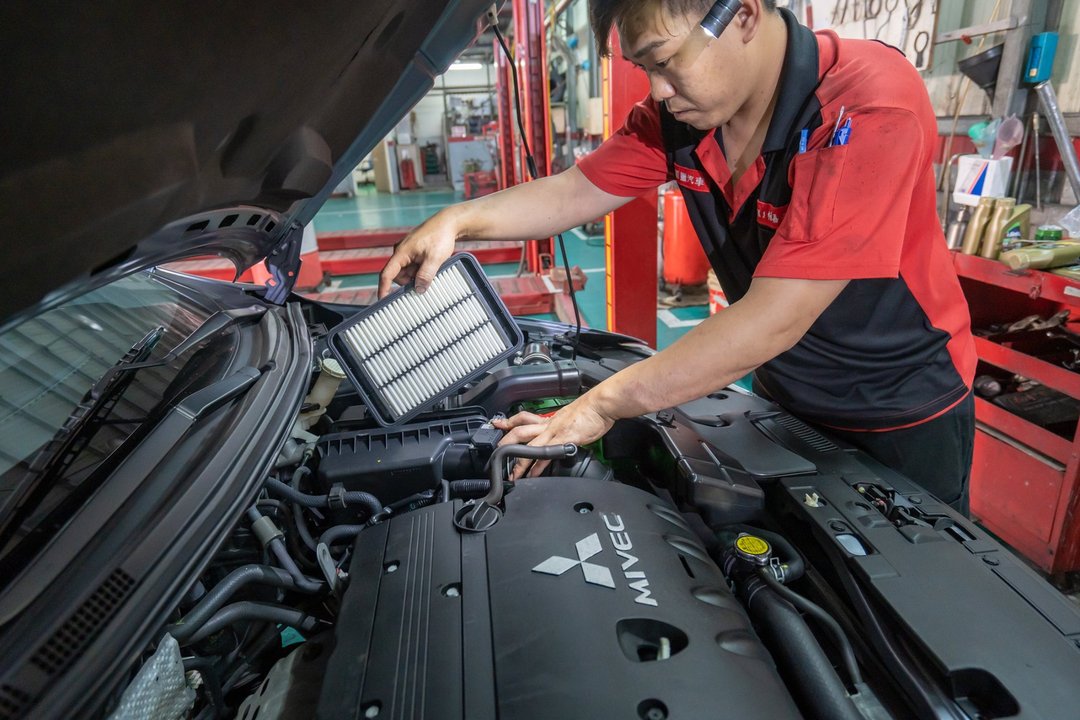 Mitsubishi Lancer Fortis 到仁德匯豐做保養囉！