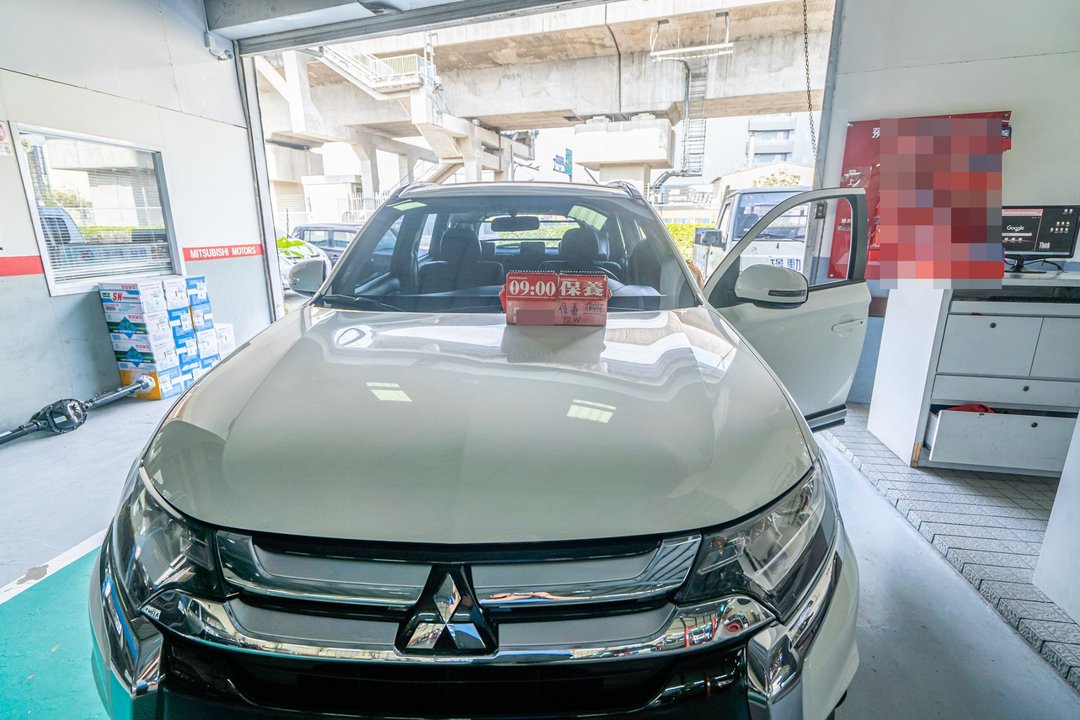 Mitsubishi Outlander 到匯豐仁德廠做保養～