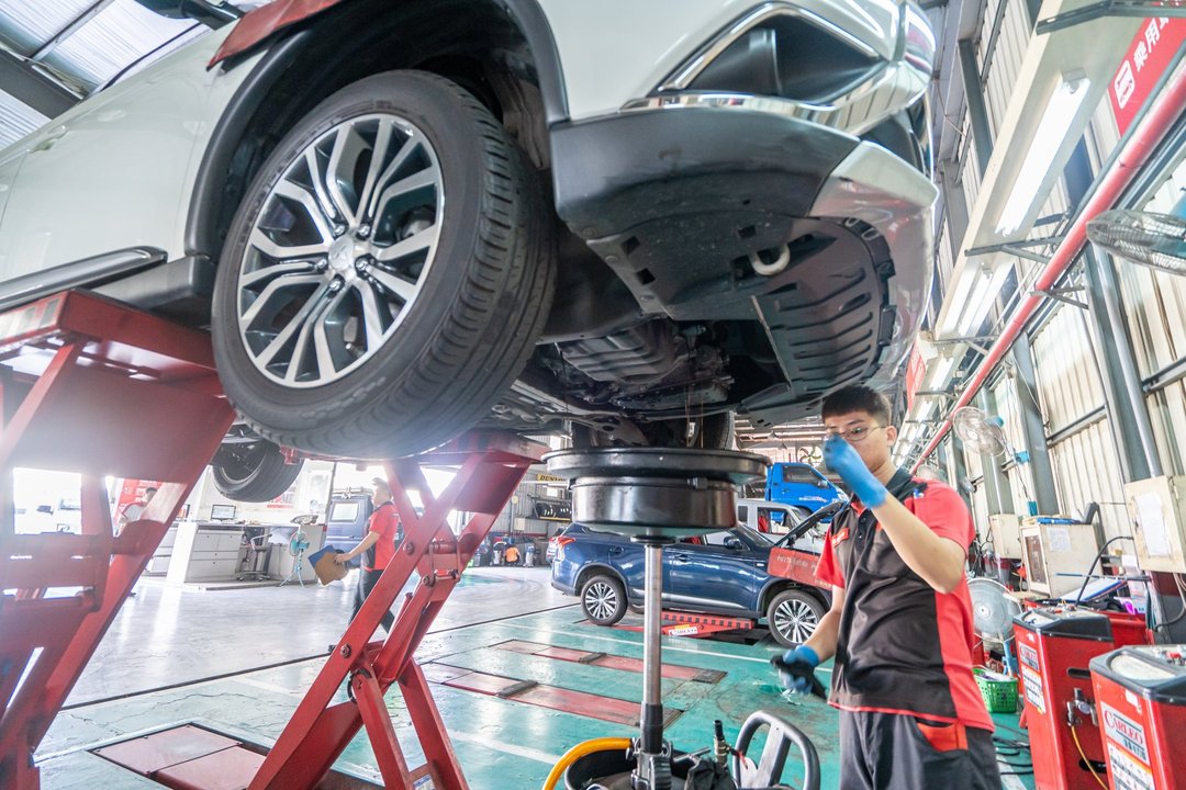 Mitsubishi Outlander 到匯豐仁德廠做保養～