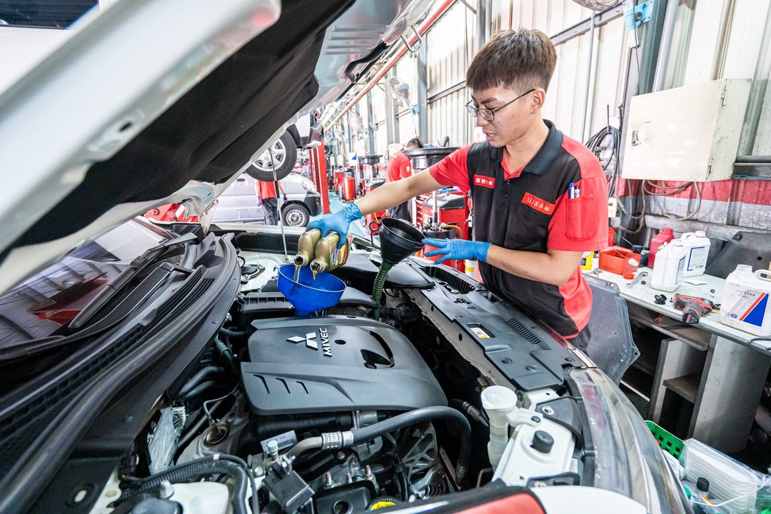Mitsubishi Outlander 到匯豐仁德廠做保養～